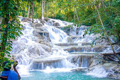 dunn's river in jamaica