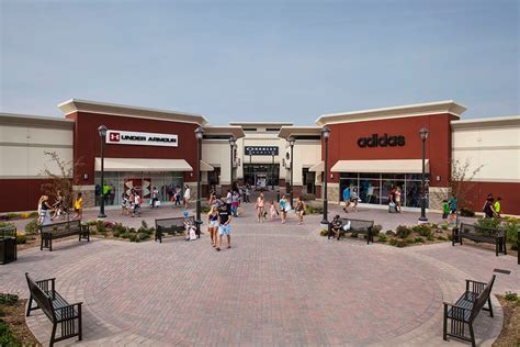 eagan outlets parkway