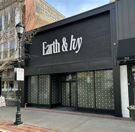 earth and i v y