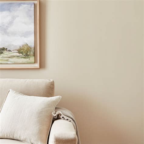 eggshell color walls
