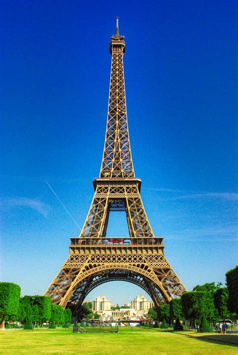 eiffel tower in french