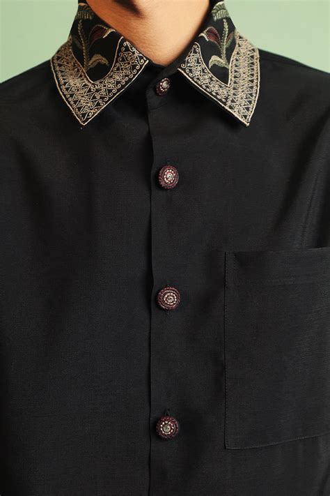 embroidered collar shirt