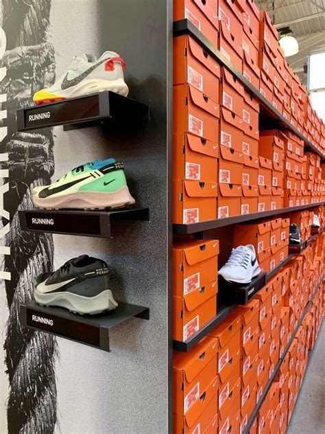 employee store nike