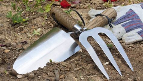essential gardening tools