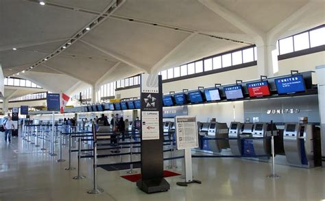 ewr terminal for united