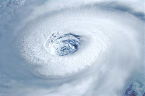 eye of the hurricane eye of the hurricane PDF