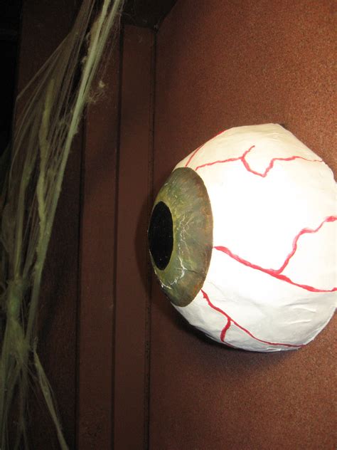 eyeball door