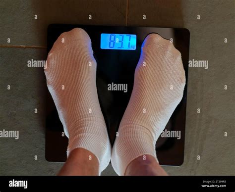 feet to kilograms