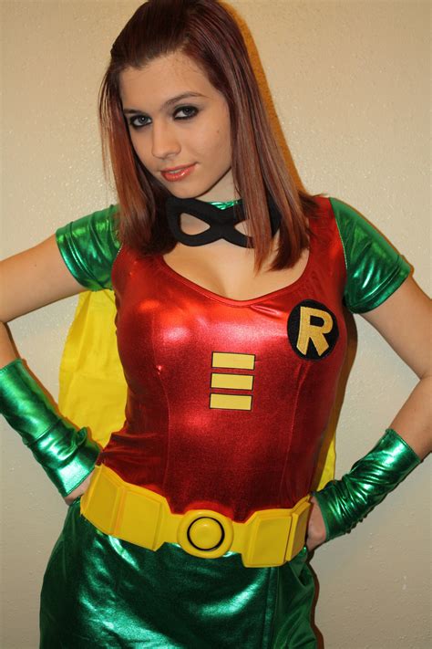 female robin cosplay