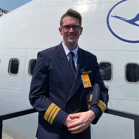 First Officer Lufthansa