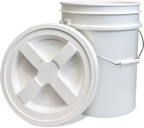 five gallon bucket with lid