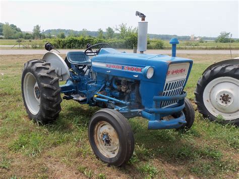 ford 2000 manual tractor PDF