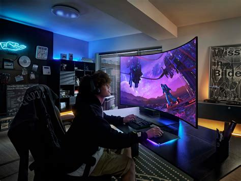 gaming on curved tv