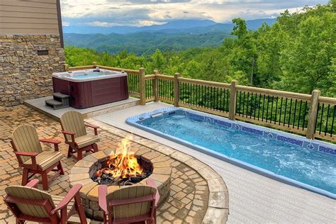 gatlinburg cabins with pool