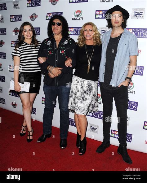 gene simmons how tall