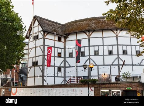 globe theatre southwark london