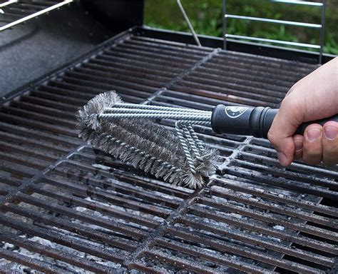 grill brush with free 50 page grilling recipe book Reader