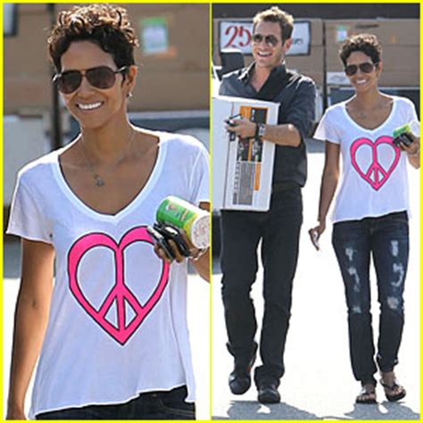 halle berry decorating everything