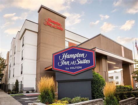 hampton in and suites near me