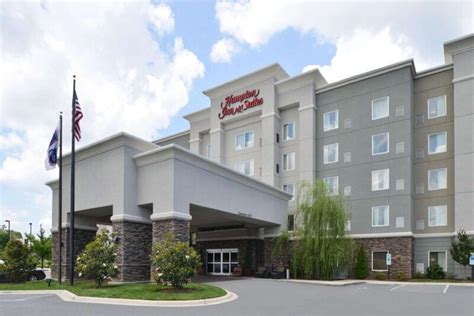 hampton inn and suites greensboro