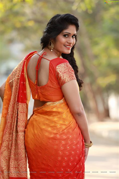 hot and sizzling saree actress hd free wallpaper download PDF