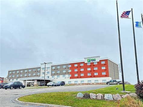 hotels close to ferris state university