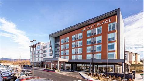 hotels close to jmu