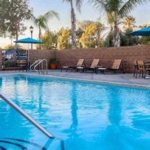 hotels near glen helen amphitheater