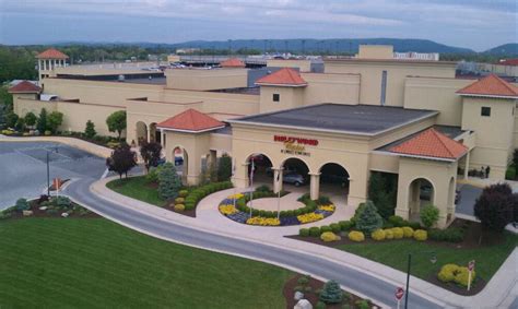 hotels near hollywood casino at charles town races