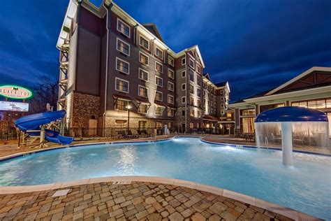 hotels near leconte center pigeon forge