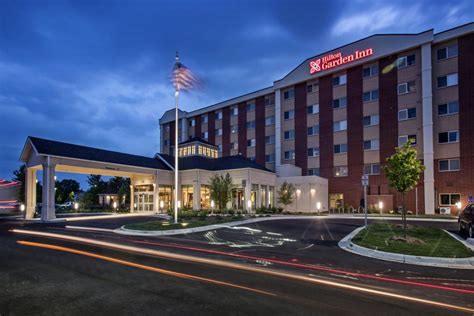 hotels near msp airport with shuttle service