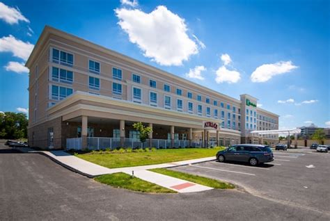 hotels near ruby memorial hospital