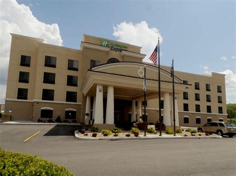 hotels near somerset mall