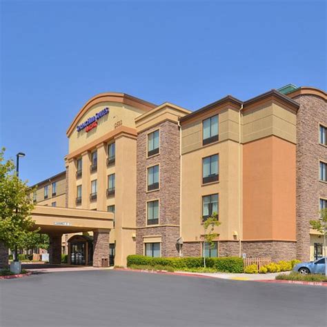 hotels near thunder valley casino