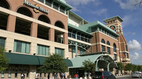 houston hotels close to minute maid park