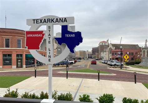 how far is texarkana from arlington texas