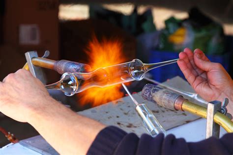 how much does a glass blower make