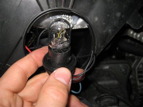 how to change a headlight bulb on a 2007 ford focus Kindle Editon