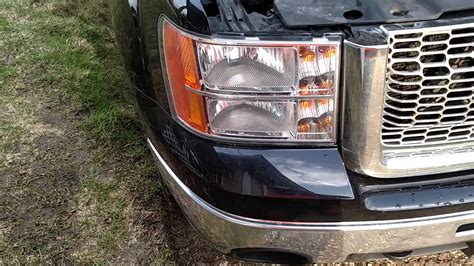 how to change a headlight in 2009 gmc sierra Kindle Editon