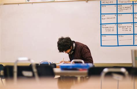 how to connect two topics in college essay