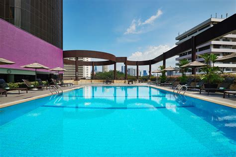 how to go to holiday inn atrium singapore by mrt