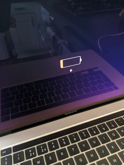 how to know if mac is charging
