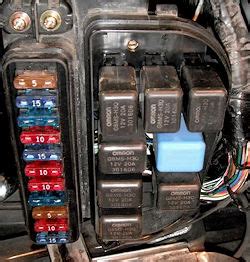 how to open the fuse relay box goldwing 1500 PDF