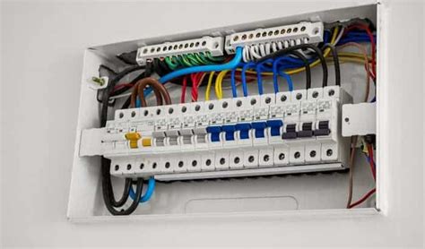 how to repair a fuse box Reader