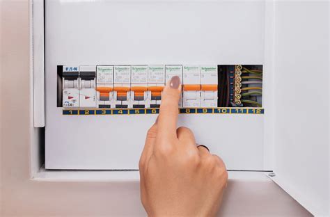 how to replace a blown circuit breaker Reader