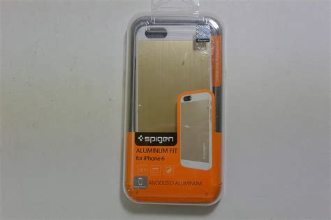 iPhone Spigen Aluminum Champagne Dia Cut Reader