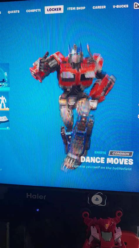 imagine optimus prime doing the macarena dance