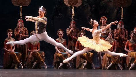 in classic style the splendor of american ballet theatre Kindle Editon