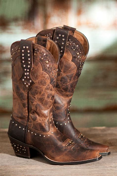 inexpensive ladies cowboy boots