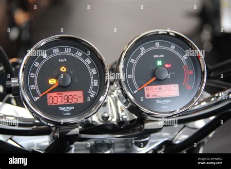 instrument panel for triumph rocket 3 Epub